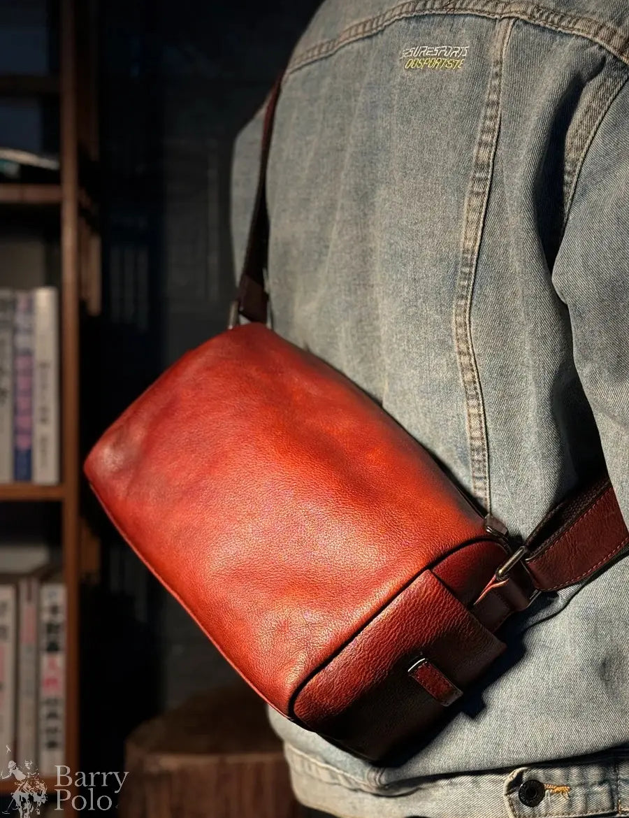 Retro Leather Men's Shoulder Messenger Bag Leisure Small Backpack Vegetable Tanned Leather Bucket Bag Hand-Painted Pillow Bag